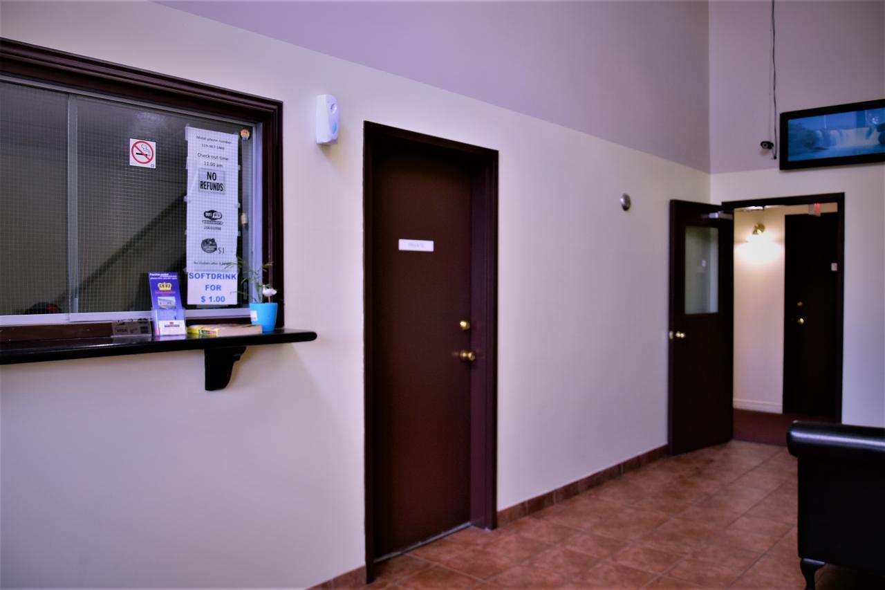 Royal Windsor Motel エクステリア 写真