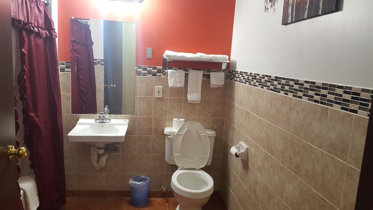 Royal Windsor Motel エクステリア 写真